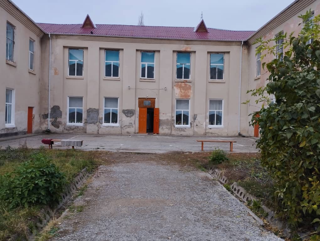 Н. Анарбек Бакаев атындагы Ильич жалпы орто билим беруу мектеби