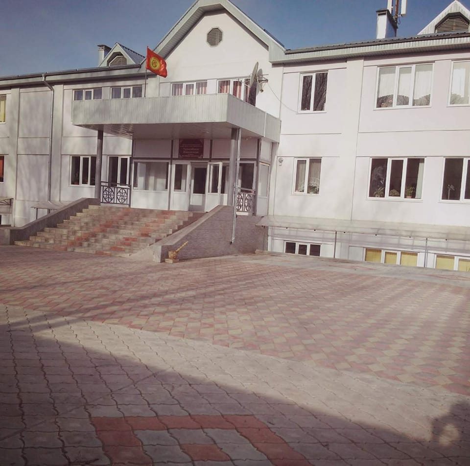 Тентике Өмүралиев атындагы Алмалуу жалпы билим берүү орто мектеби
